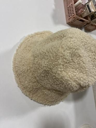 tuklu papaq: Bej rəngli teddy dəst – fermuarlı kürk jaket və uyğun bucket papaq - — 5