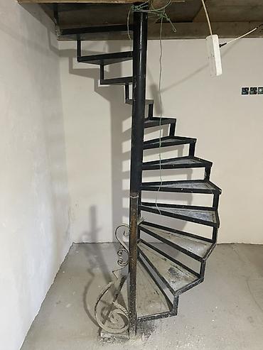 dəmir deşən: Metal vintli pilləkən dəsti - Material: qalın divarlı metal mərkəzi — 1