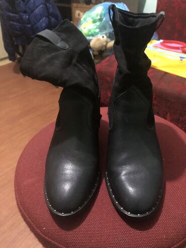 crni postavljeni mantil: Čizme, Size: 40