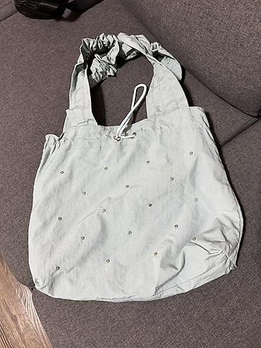 Yüngül çiyin çantası - Rəng: açıq boz/bozumtul yaşıl ton - Material lalafo.az -da Yüngül çiyin çantası - Rəng: açıq boz/bozumtul yaşıl ton - Material