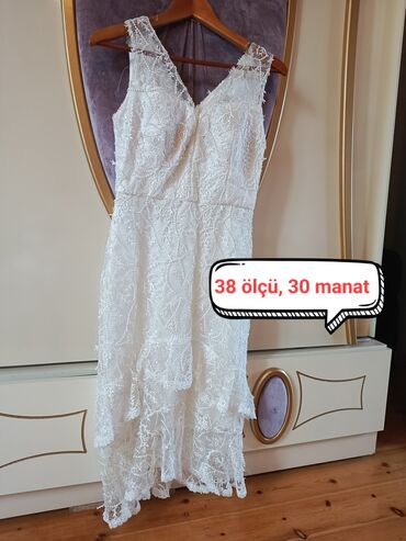 midi клавиатуры: Zərif güpürlə işlənmiş, qısa və ziyafət üçün uyğun don. V-yaxa kəsimi