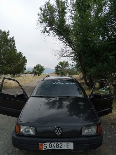 автомобиль венто: Volkswagen Passat: 1988 г., 1.6 л, Механика, Бензин, Универсал