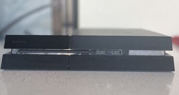 PS4 (Sony Playstation 4): PlayStation 4 fat 500 gb tecili satilir.Ev şeraitinde istifade olunub