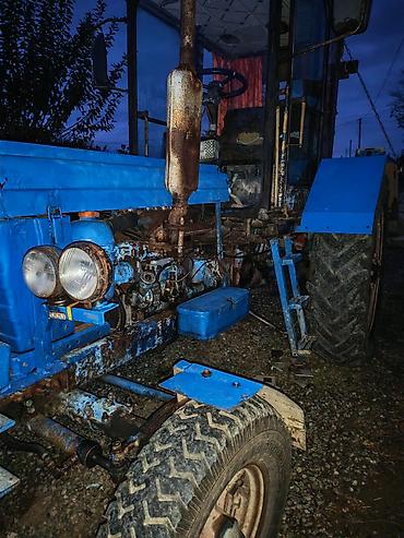 tap.az avtomobiller: Mavi rəngli kabinalı təkərli traktor - Ön kranklı, ikili dəyirmi — 1