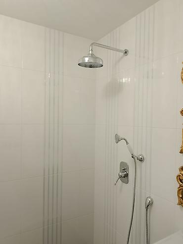 Укладка плитки: Подготовка стен для укладки, Подготовка стен для грунтовки, Резка плитки | Вертикальная укладка, Диагональная укладка, Горизонтальная укладка Больше 6 лет опыта — 4