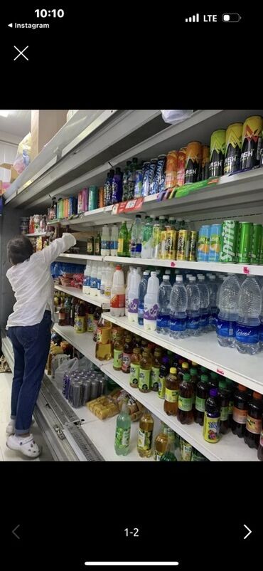 красивые полки для магазина: Продается стеллаж для демонстрации и хранения товаров. Конструкция
