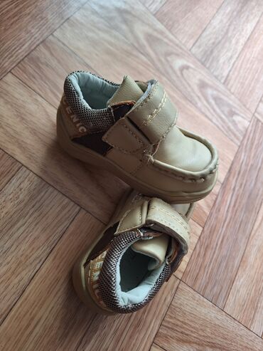 туфли женские бежевые: НОВЫЕ туфли детские, кожаные, легкие. Размер 20. На сезон весна-осень