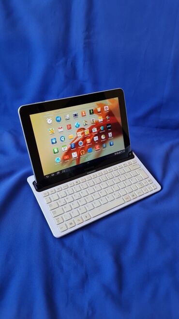 Tableti: Samsung Galaxy Tab A – 8.0 inča, beli + futrola sa tastaturomI jos — 64