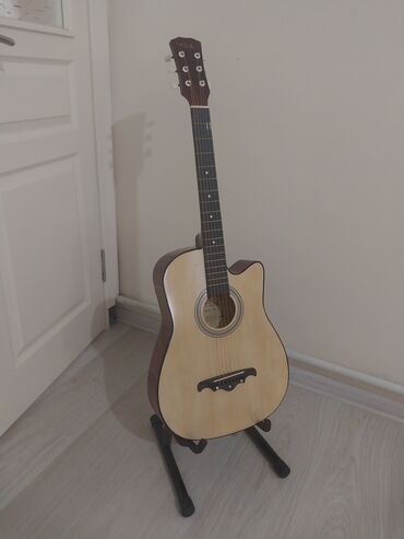 музыкальное оборудование бишкек: Срочно продаётся акустическая гитара 38 размер в идеальном состоянии