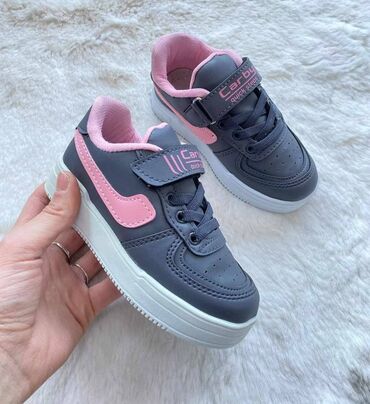 Patike: Veličina - 34, Vodootporne — 29