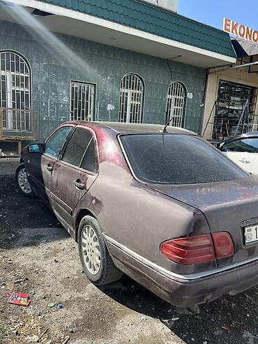 traktor 82 1: Mercedes-Benz E-Class (W210) sedan - Kuzov: 4 qapılı sedan, tünd — 5