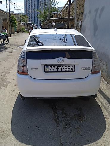 автомобиль фольксваген поло: Toyota Prius Hybrid – ağ rəng, 5 qapılı liftbek kuzov. Yapon hibrid — 2