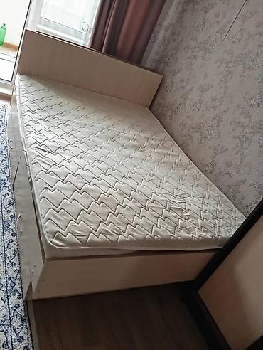 Полуторная кровать с матрасом.
7500 сом at lalafo.kg Полуторная кровать с матрасом.
7500 сом