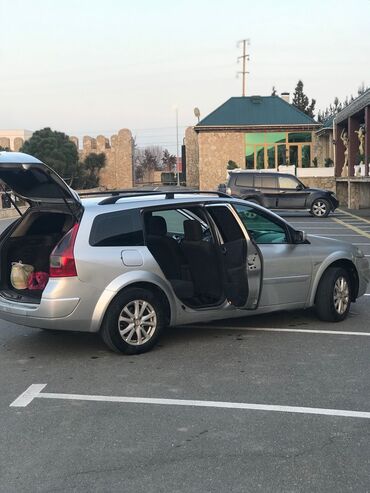oz avtomobili ile surucu: Salam Gunu 20 manata furqon reno meqan ve ya opel astra masini
