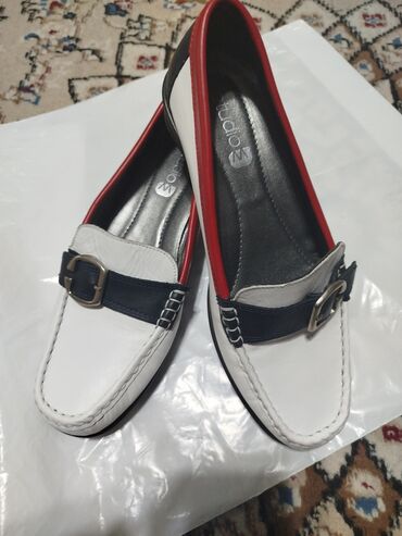 белая обувь: Другая женская обувь