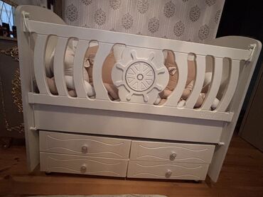 детская кроватка бу: Для девочки и мальчика, Четырехугольная, Колыбель, С бортиками, С матрасом, С механизмом качания