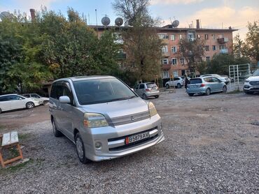 Toyota: Toyota Voxy: 2003 г., 2 л, Автомат, Бензин, Минивэн