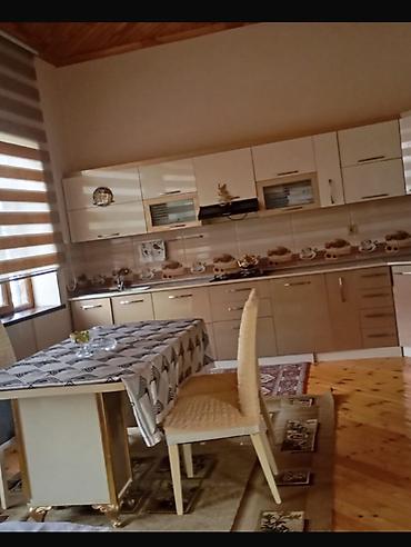 Mənzillər: Mətbəx mebeli dəsti və masa-stul komplekti - Geniş L formalı mətbəx — 4