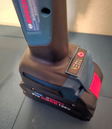 Ostali alati i mašine: BOSCH set alata 4u1 - 190€ Cena:190evra! 4 baterije 1 punjača Aku — 2