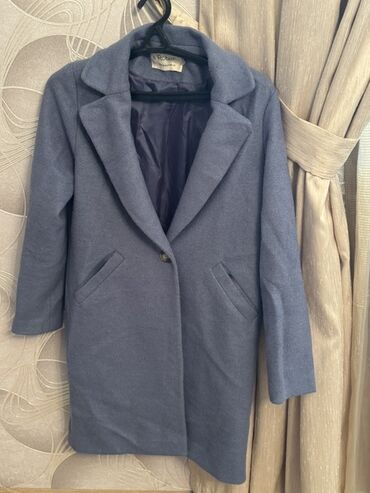 Hicab: Palto 36 razmer. Çox qalın deyil. Amma oversize qalır. 17 azn