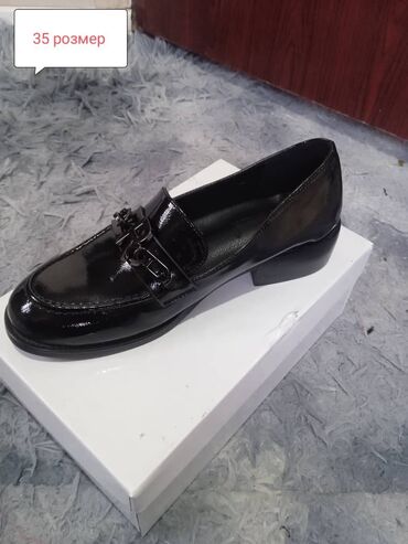 шипы на обувь: Туфли 35.5, цвет - Черный