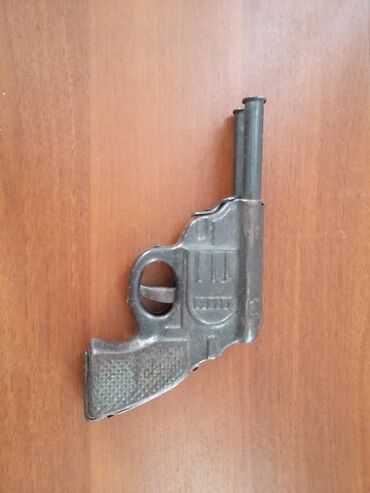 Советская игрушка железный пистолет