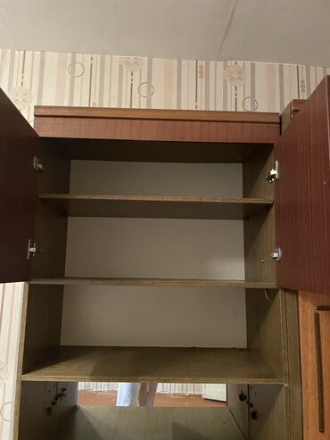 Отдам даром: Отдам .
Два больших шкафа 2000сом, тумбочки 1000, кровати -400 сом