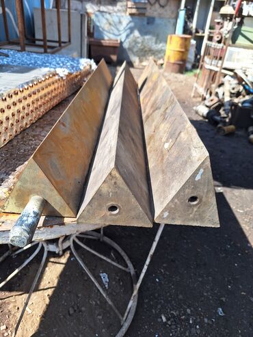 Тиски: . редуктор алюминиевый. автомат рубильник на 630 ампер at lalafo.kg — 7 Тиски: . редуктор алюминиевый. автомат рубильник на 630 ампер — 7