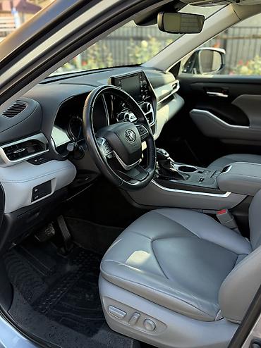 100: Toyota Highlander: 2022 г., 2.5 л, Автомат, Гибрид, Внедорожник — 9