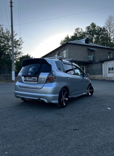 матиз 2008: Honda Jazz: 2008 г., 1.4 л, Механика, Бензин, Седан