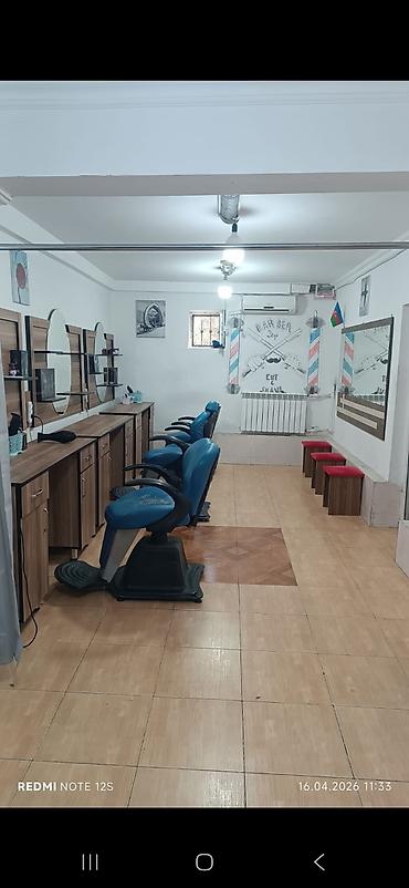 divar ref: Bərbərxana üçün 2 BƏRBƏR lazımdır. Salon 7mkr, Tayqa marketin — 1