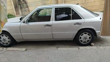 Mercedes-Benz: Mercedes-Benz W124: 2.3 l | 1989 il Sedan — 3