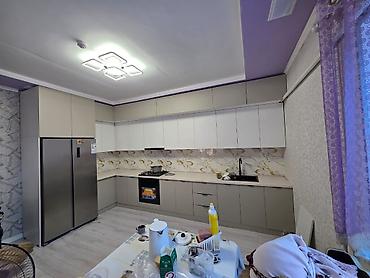 Кухонные гарнитуры: Кухонный гарнитур угловой конфигурации, выполненный в современном — 9