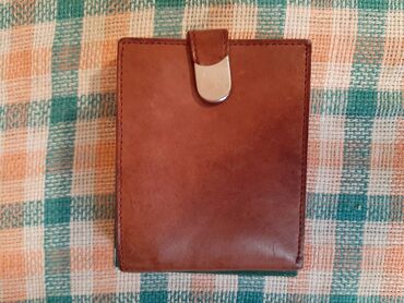 кожаные портмоне бишкек: Продаю новый кожаный портмоне бренда SPIRE. Материал: Кожа. Цвет
