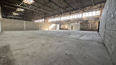 Склады и мастерские: Сдаю склады в районе строительного рынка ЭлитСтрой недалеко от Ошского
