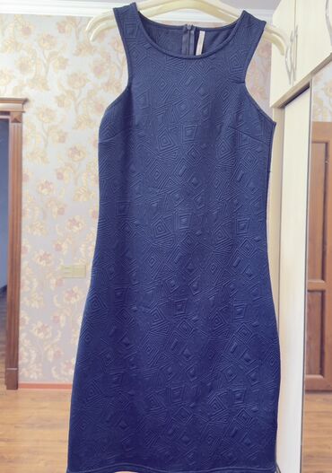 Paltolar: Əşyaların hər biri yeni kimidirdonlar cəmi bir defe geyinilib,Qiymet — 16