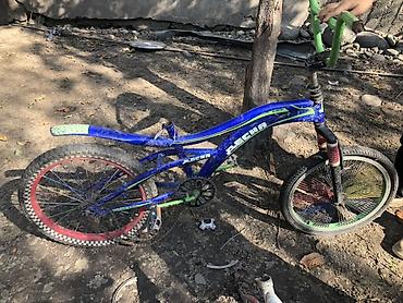Два велосипеда для ремонта/на запчасти. 1) Синий BMX-стайл: - Рама