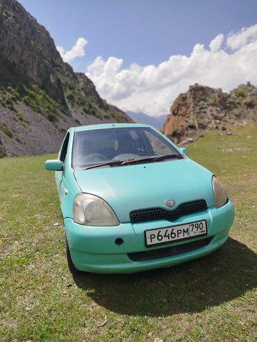 машина на один день: Toyota Vitz: 2002 г., 1 л, Автомат, Бензин, Универсал