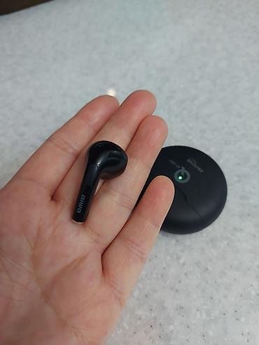 simsiz mikrofon: Aiwa Q AT-X80 simsiz qulaqlıq - Şık qara rəng, kompakt dairəvi şarj — 3