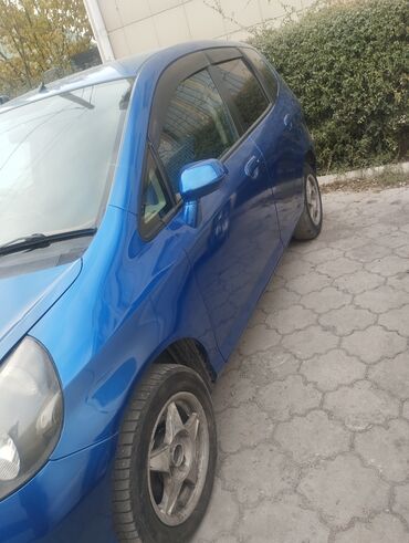 колф 3: Honda Fit: 2002 г., 1.3 л, Бензин