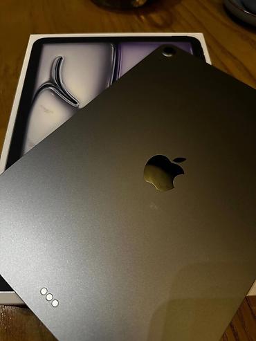 Серверы: IPad Air 11-inch (M3) 2025 года - Экран 11" Liquid Retina с тонкими — 2