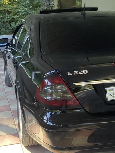 Mercedes-Benz: Mercedes-Benz E 220: 2.2 l | 2008 il Sedan — 3