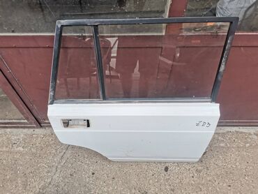 Auto delovi: Vrata zadnja desna Lada 2104 Karavan(bela)ZD3. Skinuta sa rastavljenog — 2