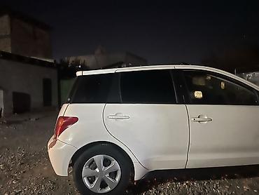 салон гольф 4: Toyota Ist: 2003 г., 1.5 л, Автомат, Бензин, Хэтчбэк — 3