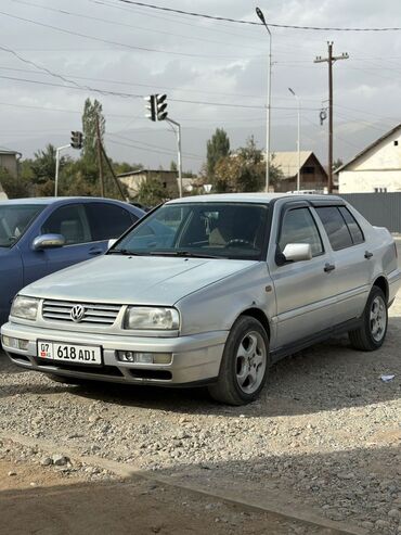 Volkswagen: Volkswagen Vento: 1997 г., 1.6 л, Механика, Бензин, Седан