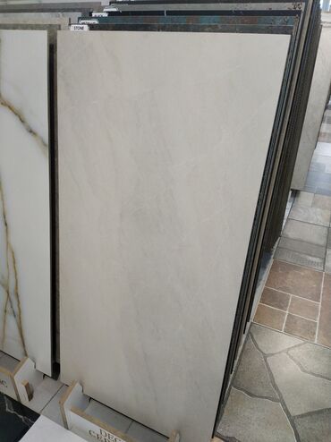 metbex kafeli: Böyük ölçülü keramika/plastikataxma plitə - Üslub: Təbii daş