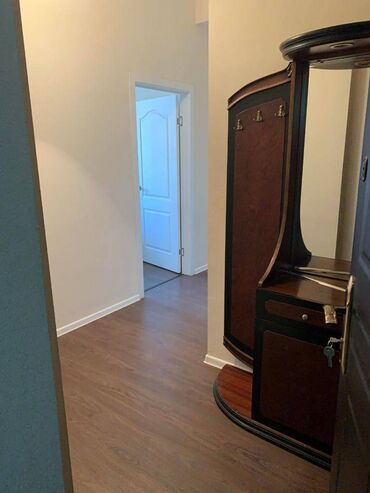 Uzunmüddətli kirayə mənzillər: Yasamalda midada 12 mertebeli binanın 10-cü mərtəbəsində yerləşən — 5