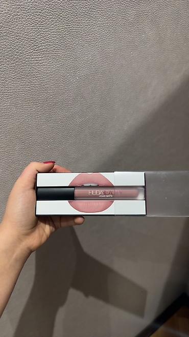 il: Məhsul: Huda Beauty Liquid Matte dodaq boyası Rəng: Wifey — 1