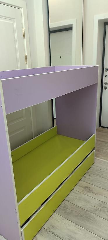 bunk bed: Детская двухъярусная кровать-компакт - Конструкция: два спальных — 1