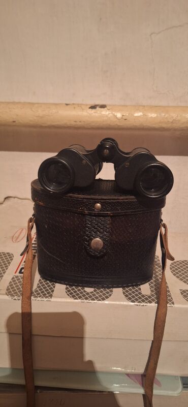 срочно продаю в связи с переездом: Бинокль БПЦ5 8х30 с кожаным футляром сделанно в СССР